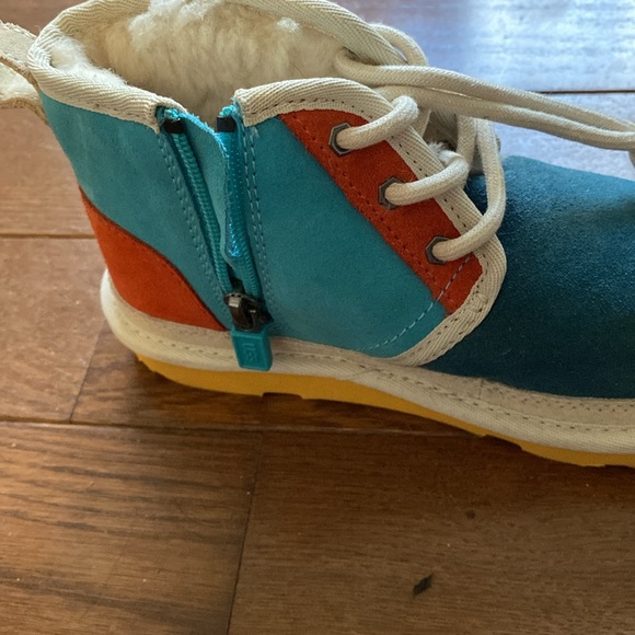 kids ugg boot , - Picture 3 of 5